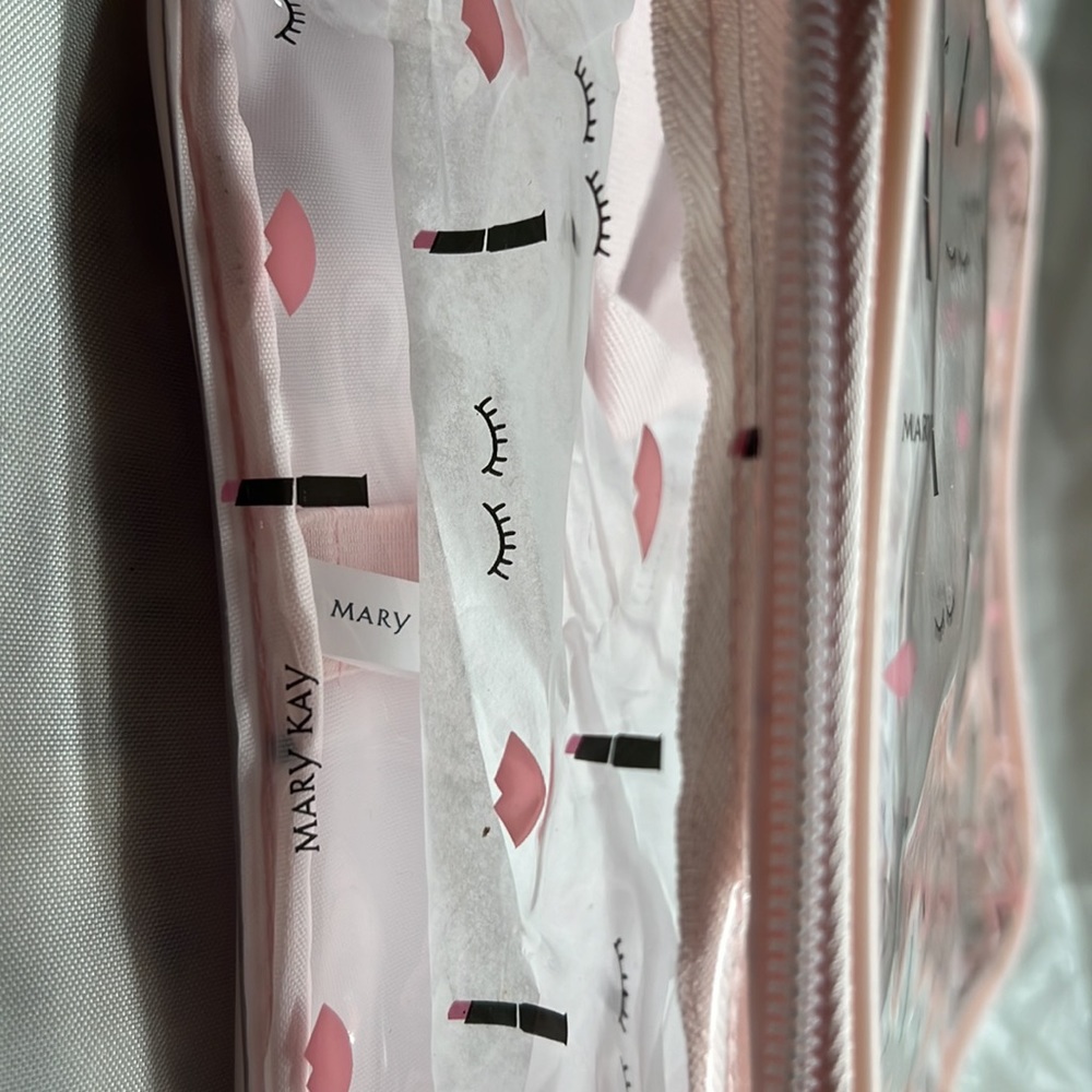 Mary Kay Makeup Bag - Lips/Lashes - Picture 4 of 4